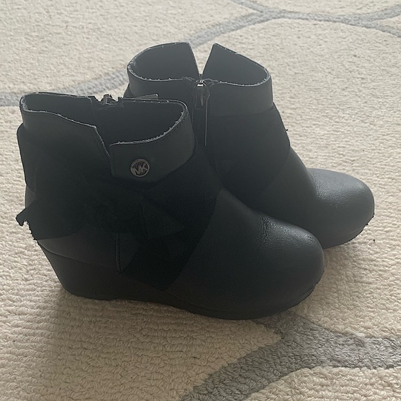 Girls Michael Kors boots, size 12 - Picture 4 of 15